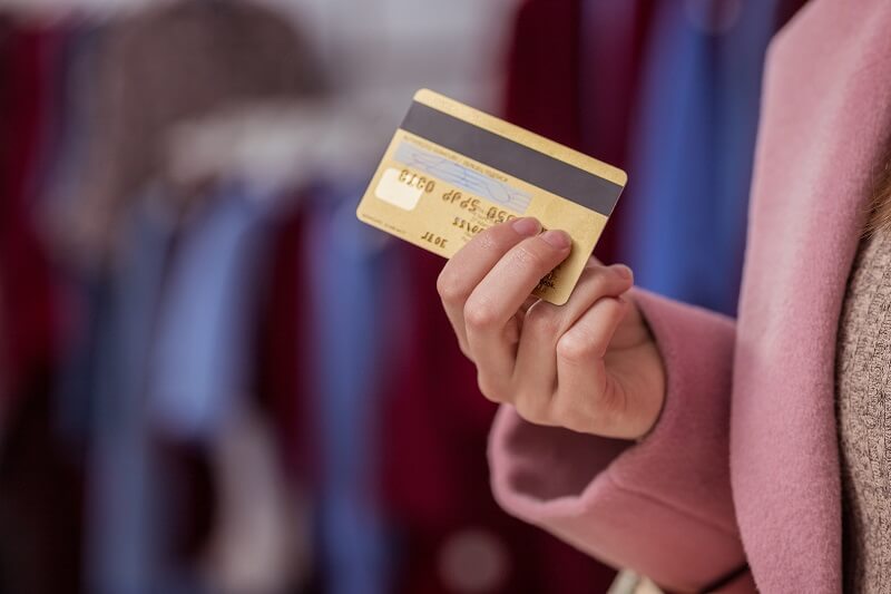 ajtónyitás kártyával