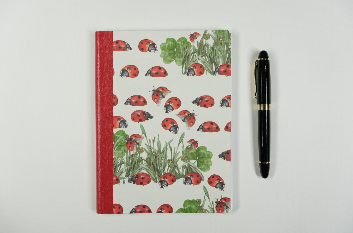 Egyedi emlékkönyv készítés Czink Ibolya Beatrix könyvkötőtől